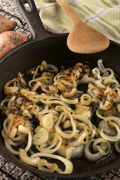 Caramelized Organic Onion Rings Cast Iron Pan — Stock Photo, Image