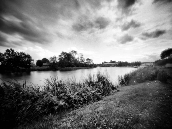 Rio erne enniskillen condado fermanagh norte da Irlanda em um c — Fotografia de Stock