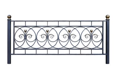 Eski tarzda dayanıklı, işlenmiş demir parmaklıklar. Beyaz arkaplanda izole.