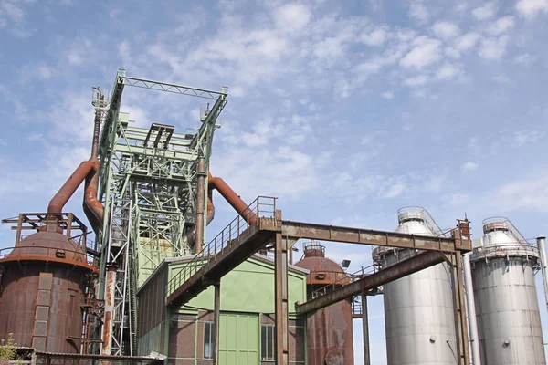 bir Alman, çalışmayan demir iskelet yüksek fırın üst kısmı