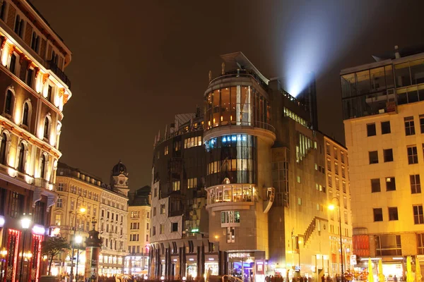 Viyana/Avusturya: 2014-10-04: Stephan'ın tarihi merkezi yerde akşam sahne 