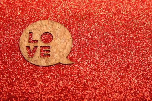 Люблю Деревянные Буквы Фоне Маленьких Красных Сердечек — стоковое фото