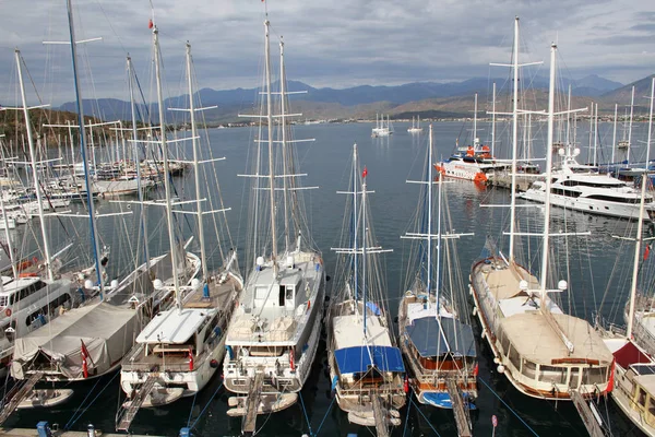 Barcos en el puerto — Foto de Stock