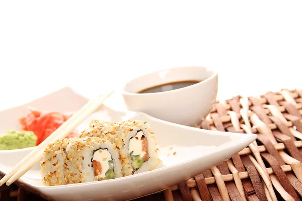 Rotoli di sushi nel ristorante — Foto Stock