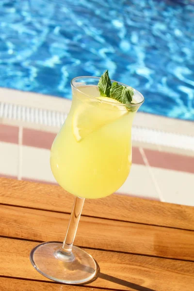 Limonata a bordo piscina — Foto Stock