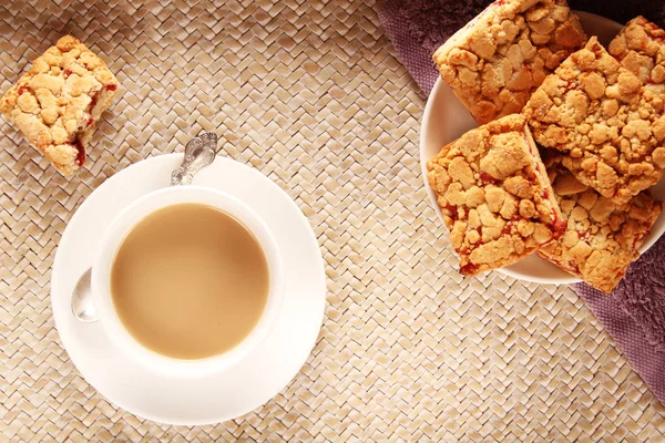 Latte Kaffe Vit Kopp Och Hel Del Cookies — Stockfoto