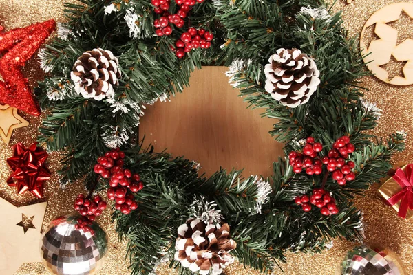 Grinalda Natal Com Cones Bagas Vermelhas Ramos Abeto Decorações Natal — Fotografia de Stock