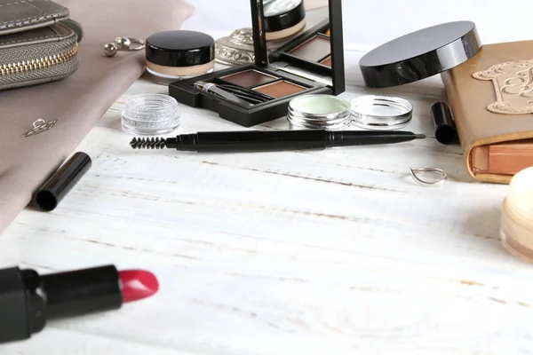 Achtergrond met decoratieve cosmetica — Stockfoto