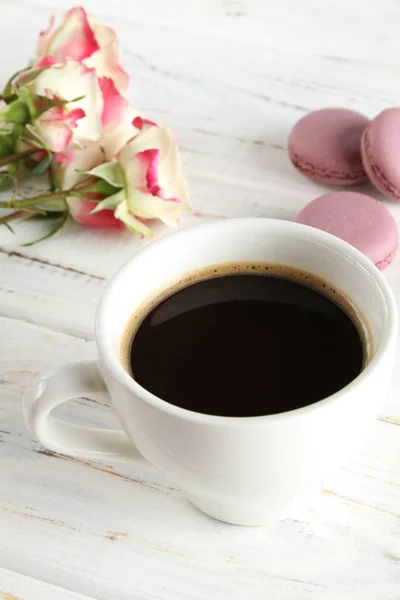 Kaffe och rosor — Stockfoto