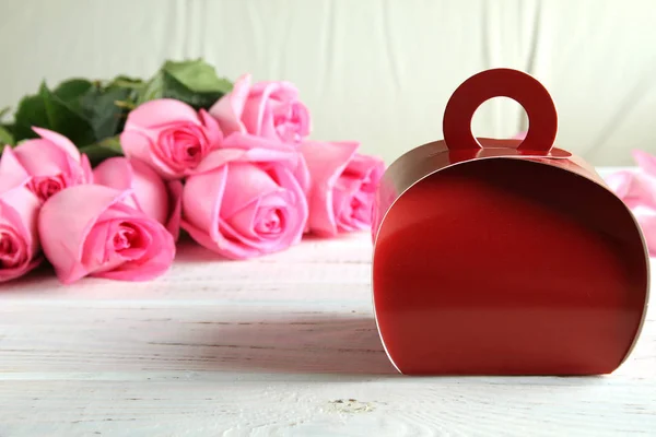 Pink roses and box — Stock Photo, Image