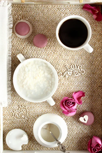 Sağlıklı ve romantik kahvaltı — Stok fotoğraf