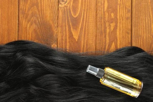 Cheveux sains et huile capillaire — Photo
