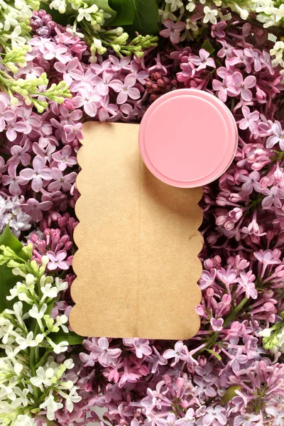Crème publicitaire au parfum de lilas — Photo