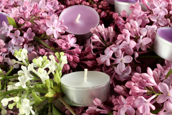 Spa therapy candles and lilac — Stock Photo, Image