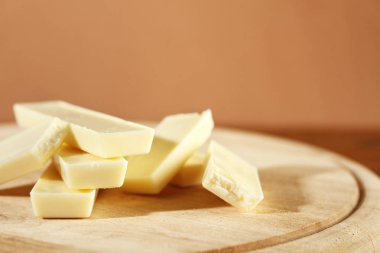 Beyaz çikolatalı dilimler