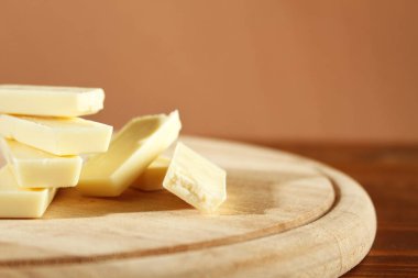 Beyaz çikolatalı dilimler