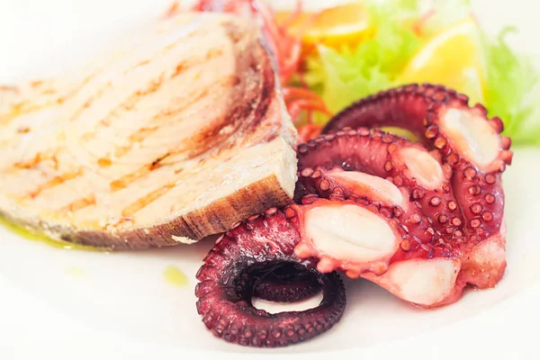 Gegrilde Zeevruchten Schotel Typisch Voor Puglia Italië Selectieve Aandacht — Stockfoto