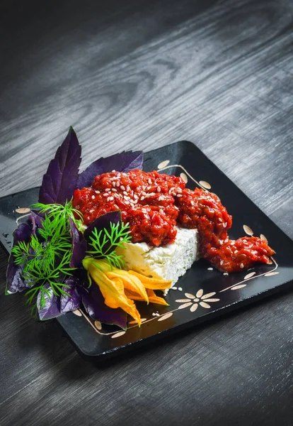 Tartinade Traditionnelle Poivre Des Balkans Ajvar Servie Avec Fromage Chèvre — Photo