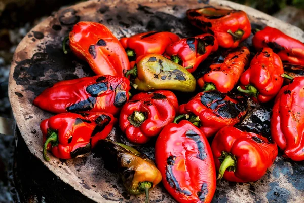 Grilling Red Peppers Part Production Traditional Balkan Pepper Spread Ajvar — Stock Photo, Image