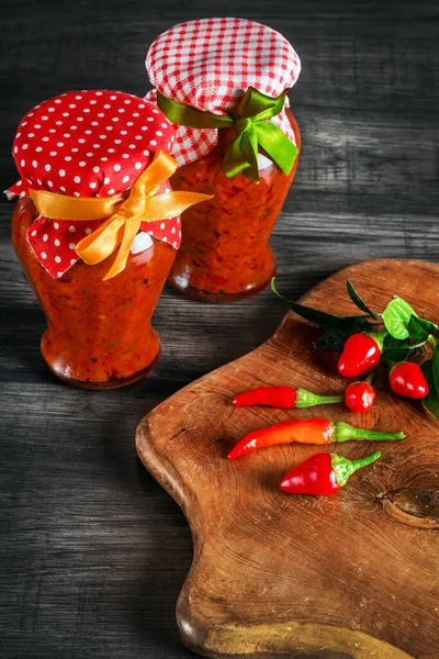 Tartinade Traditionnelle Poivre Des Balkans Ajvar Servie Sur Une Planche — Photo