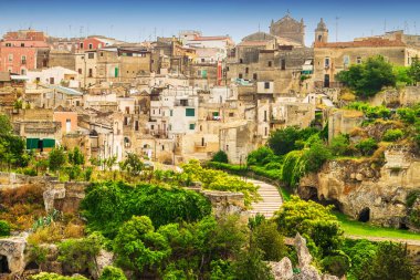 Güney İtalya 'nın Puglia kentindeki eski Gravina kasabası. Gün batımında.