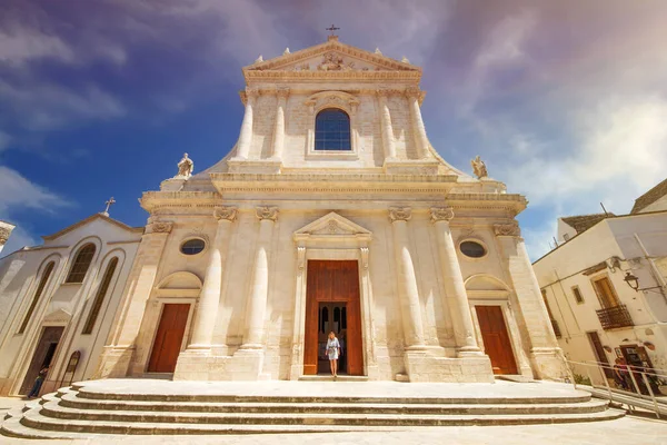 Locorotondo Puglia Italy 2018 Woman Exiting Chiesa Madre San Giorgio — стоковое фото