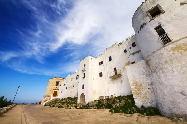 Eine Weitwinkelaufnahme Der Stadtmauer Von Ostuni Apulien Italien Stockfoto