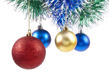 Beyaz arka plan üzerinde Noel süsler. Noel dekorasyonu. Noel top. Noel arka planlar.