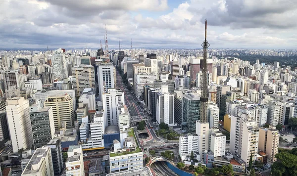 Avenida Paulista, ciudad de Sao Paulo, Brasil — Foto de Stock