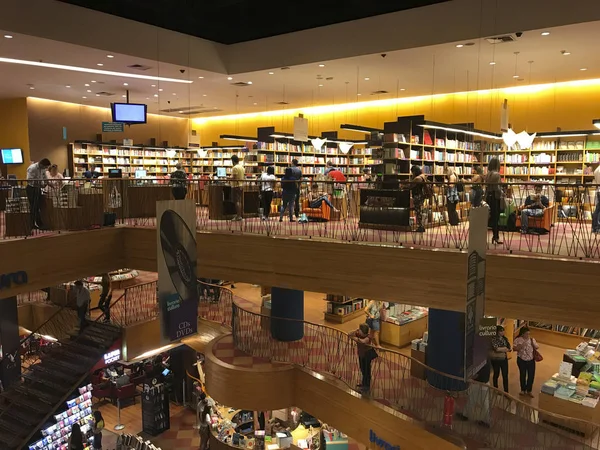 Livraria Cultura, Sao Paulo şehrinde geleneksel kitapçı. — Stok fotoğraf