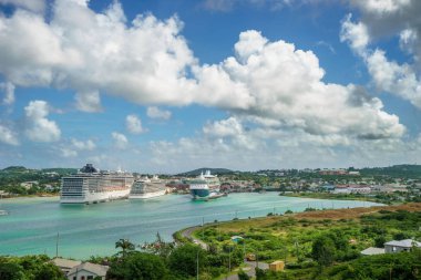 St.John'ın Antigua ve Barbuda yolcu gemilerine liman ile.
