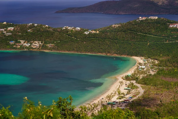 Havadan görünümü Magens Bay. Magens Bay, St Thomas en popüler plaj olarak adlı bir tropik cennet.