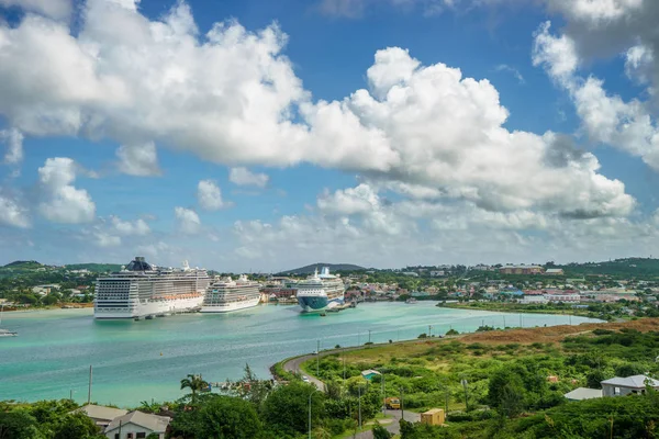 John Van Antigua Barbuda Met Cruiseschepen Haven — Stockfoto