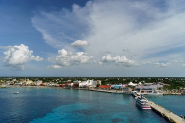 Cozumel, Meksika için bağlantı noktasının gemiden görüntüleyin. 2017.