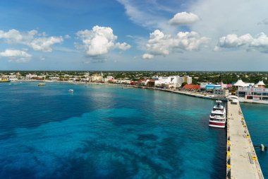 Cozumel, Meksika için bağlantı noktasının gemiden görüntüleyin. 2017.