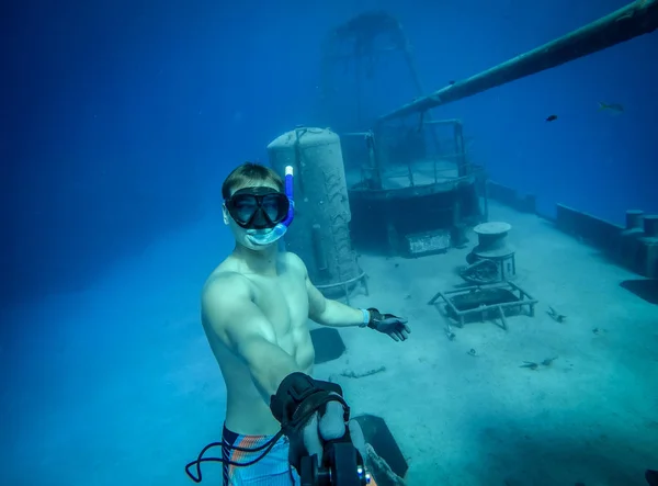 Freediver Helm Sunken Abandoned Ship Caribbean Sea — Stock Photo, Image