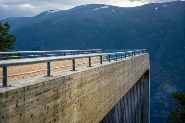 Ponto de vista Stegastein no Aurlandsfjorden. Aurlandsvegen, Sogn og Fjordane, Noruega — Fotografia de Stock