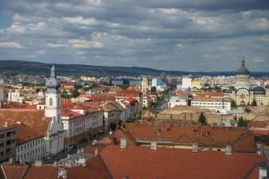 Cluj Napoca şehir merkezi yaz aylarında çatı görünümü