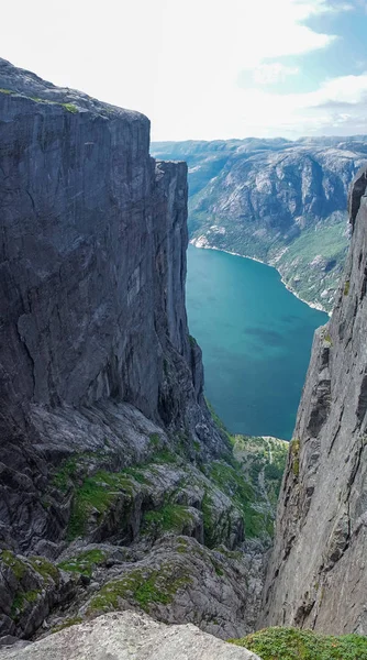 Bonito fiordo en Noruega. Vista desde arriba — Foto de Stock