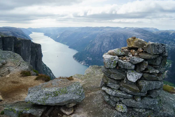 Bonito fiordo en Noruega. Vista desde arriba —  Fotos de Stock