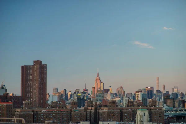 New York City Midtown com Empire State Building ao pôr do sol — Fotografia de Stock