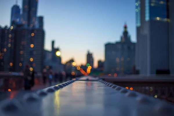 Blurred Night lights of the New York with metal part of bridge foreground — Stock Photo, Image