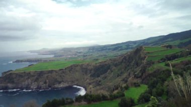 Sao Miguel Island ve Atlantik Okyanusu üzerinden güzel panoramik görünüm