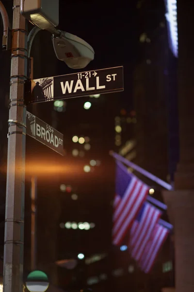 Broadway Wall Street Jelek Velünk Zászlók Háttérben Manhattan New York — Stock Fotó
