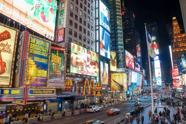 Nueva York City Marzo 2018 Times Square Una Concurrida Intersección — Foto de Stock