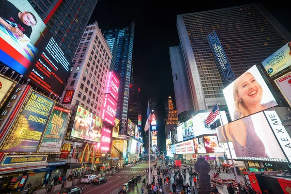 Nueva York City Marzo 2018 Times Square Una Concurrida Intersección — Foto de Stock