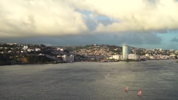 Visa från kryssningsfartyg i hamnen Fort-De-France, Martinique — Stockvideo