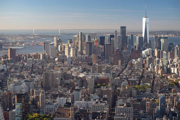 Vista aérea del Lower East Side de Manhattan con Brooklyn al fondo — Foto de Stock