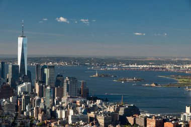 Manhattan'ın aşağı Doğu Yakası Brooklyn ile havadan görünümü içinde belgili tanımlık geçmiş