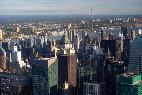 Aerial view of the Lower East Side of Manhattan with Brooklyn in the background — Stock Photo, Image